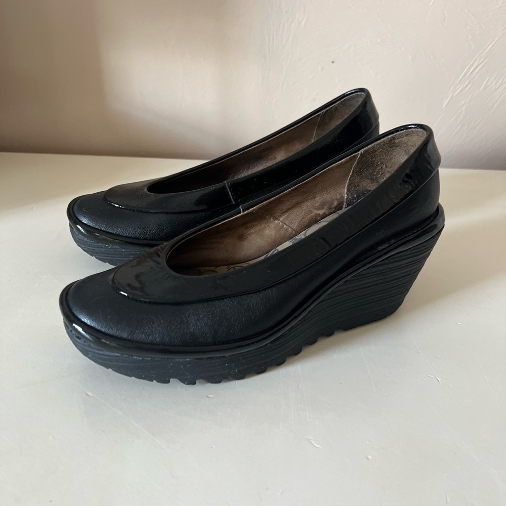 Fly London Yoko Platform Wedge Shoes Leather Black Closed Toe EU 36/ US 5.5/6